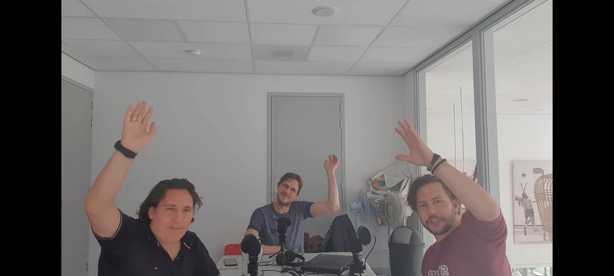 Onze nieuwe gast van de podcast kondigt zich graag even aan. Synergo Synergie, oftewel, Jari, Juna en Tim. Wij hebben het over de totstandkoming van de podcast en hoe het eerste seizoen voor ons was. En nog veel meer.Luister de nieuwste podcast op 20 juni 2022 om 14.00 uur.