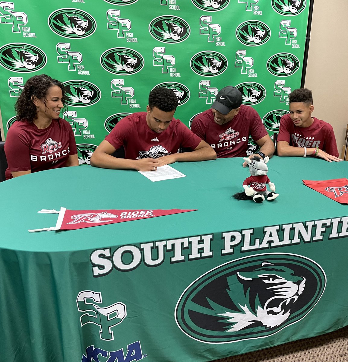 Congratulations to Jeremy  Burrell and his family. He signed his NLI to participate in track and field for D1 Rider University.<a href="/SPHSPrincipal/">South Plainfield HS</a>