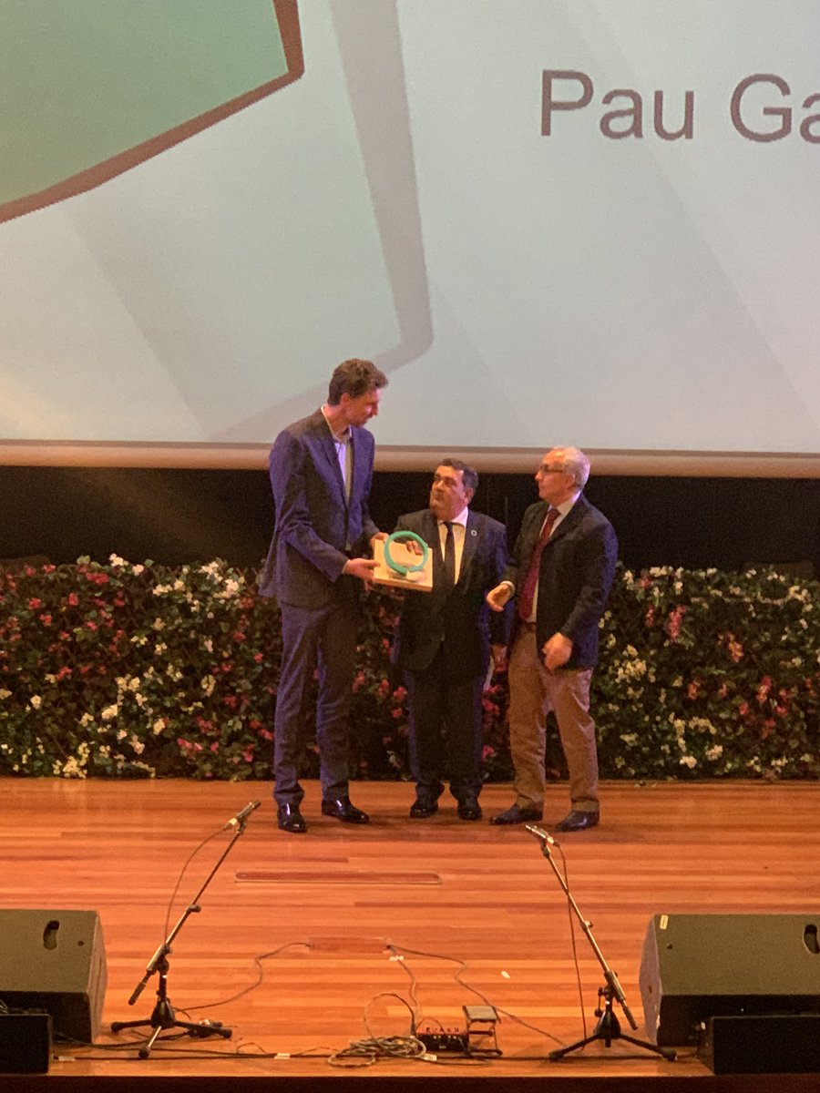 g_mariola's tweet photo. @comisionadoPI @COE_es @COE_Presidente @paugasol @GasolFoundation Todos los que trabajamos en la solución de problemas de la infancia y de los más vulnerables, hoy nos reunimos en los premios rompe el circulo @comisionadoPI felicidades @paugasol por la labor de vuestra fundación https://t.co/a2w89EKuVQ