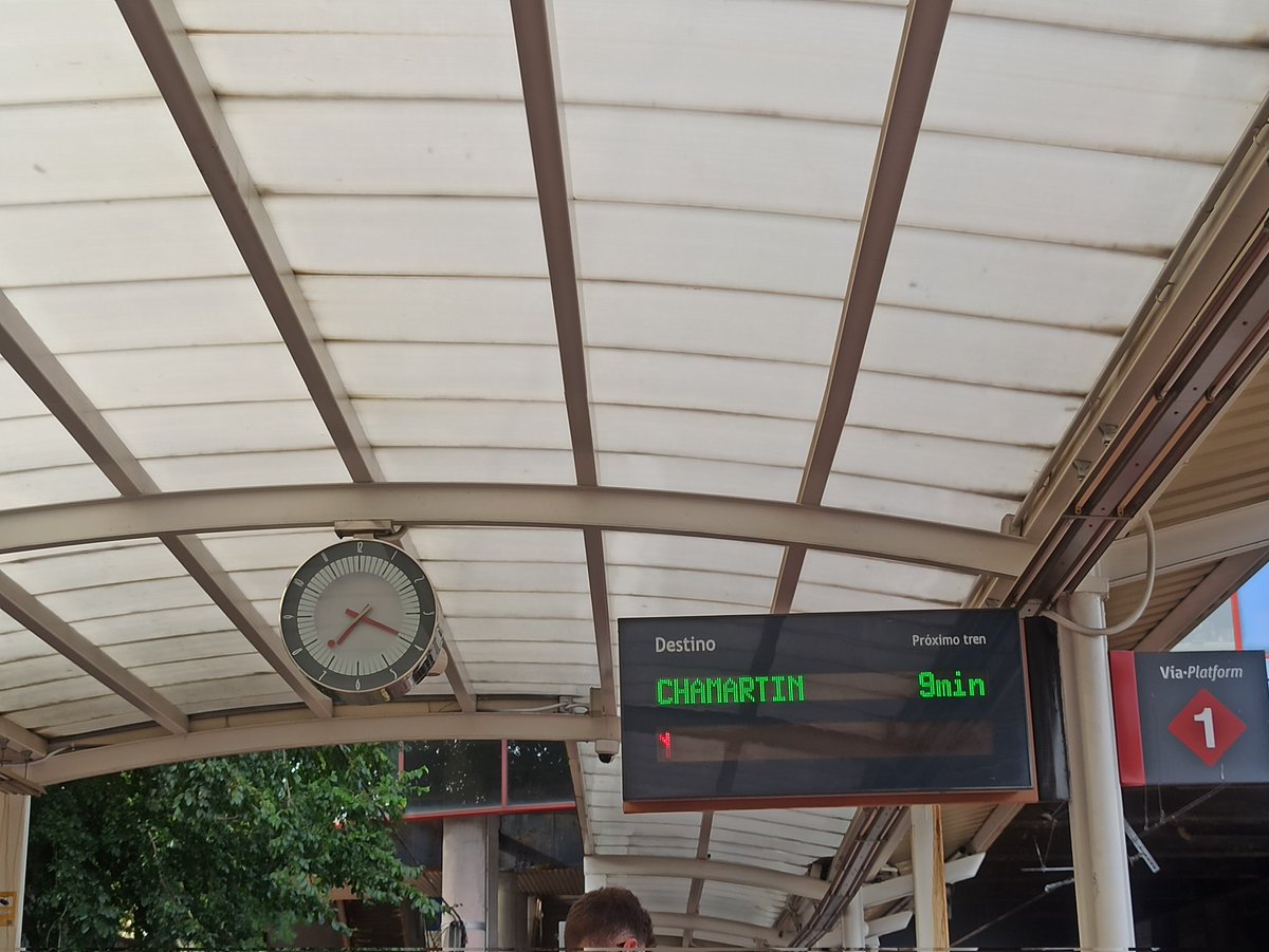 noeecor's tweet photo. ¿Qué excusa tenéis hoy @CercaniasMadrid para haber eliminado el tren de las 19:18 que pasa por Coslada dirección Atocha? Casi 40 minutos entre un tren y otro... @Renfe https://t.co/GIevP0sGw5