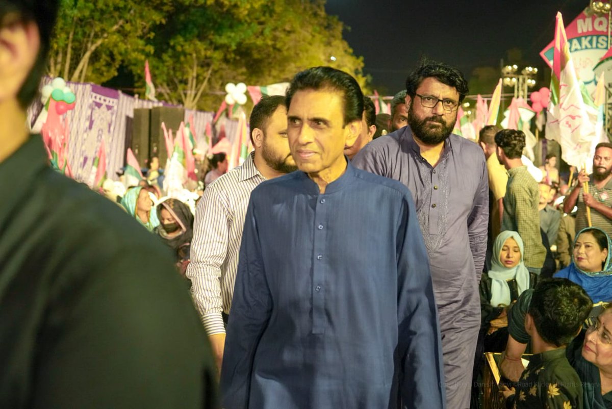 MubeenK190's tweet photo. جلانے والے جلاتے ہی ہیں چراغ آخر
یہ کیا کہا کہ ہوا تیز ہے زمانے کی
#NA240PatangKa https://t.co/u02R4Fl0FE