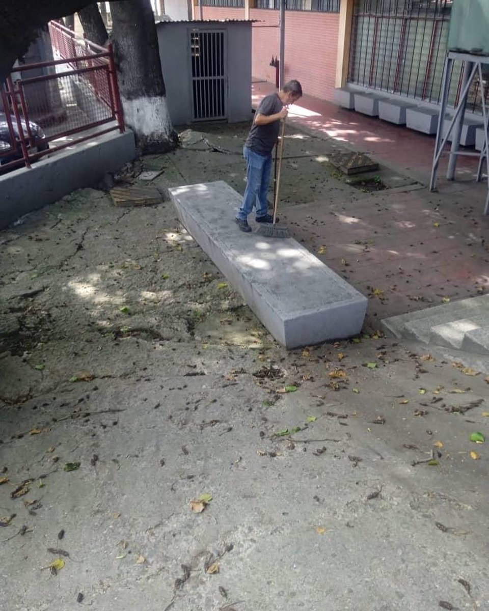 IVSSELCUARTEL's tweet photo. #Hoy | Nuestro valioso personal de Servicio Generales se encuentra activo realizando labores de limpieza y mantenimiento en nuestro centro @NicolasMaduro @MagaGutierrezV @ivssoficial https://t.co/nRlvbpMzww