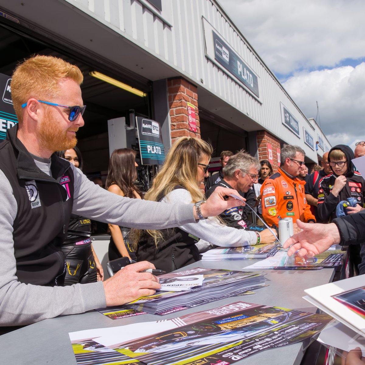onemotorsport_'s tweet photo. PITLANE WALKABOUT🤯
Just a few of you came to see us on Sunday😳
We can't thank our fans enough for the support, we see every single one of you👊
#wearebtc #btcracing #forthefans #jasonplato #jadeedwards #joshcook https://t.co/J9vyuLXiCe