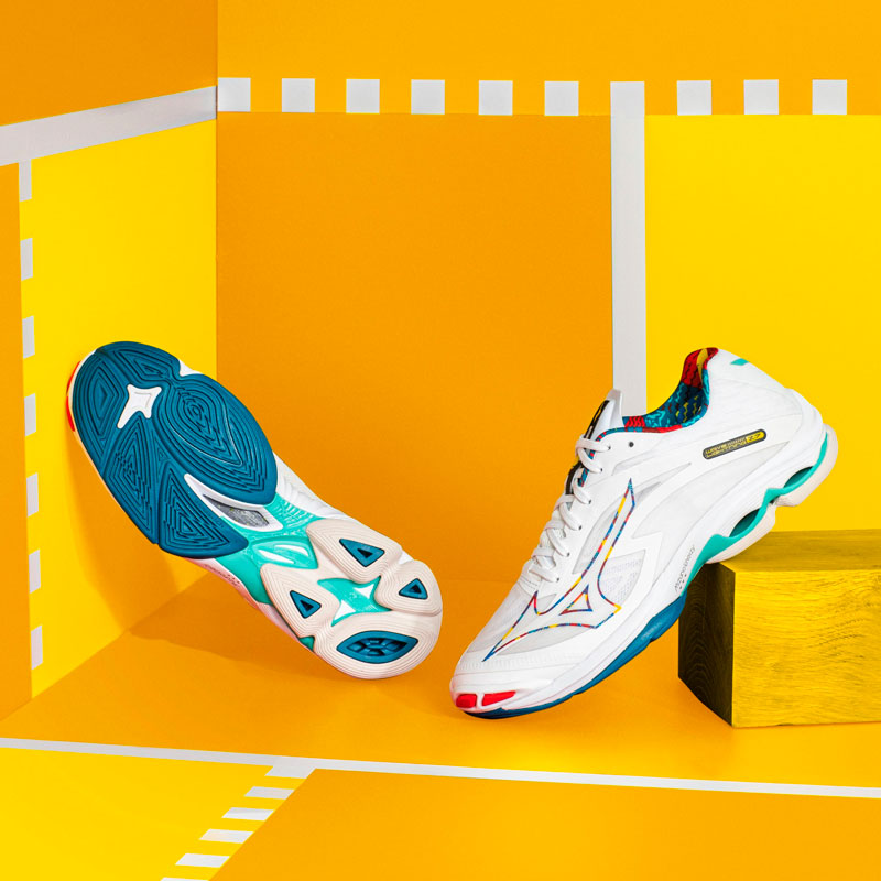 Recién llegada la Mizuno Wave
Lightning Z7⚡️

Fuerza explosiva, gran reactividad y una excelente
aceleración gracias a la tecnología MIZUNO ENERZY.

Descuento y gastos de envío gratis 👉bit.ly/wave-lightning…

#Mizuno #volleyball #balonmano #WaveLightningZ7