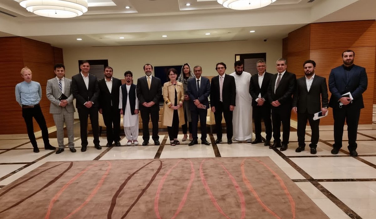 Yesterday in Dubai, <a href="/UN/">United Nations</a> Special Envoy <a href="/DeborahLyonsUN/">Deborah Lyons</a> met w/ members of #Afghan business diaspora to discuss the challenges posed by the current economic situation in #Afghanistan &amp; the critical role of the private sector in promoting growth &amp; creating jobs for Afghan women &amp; men