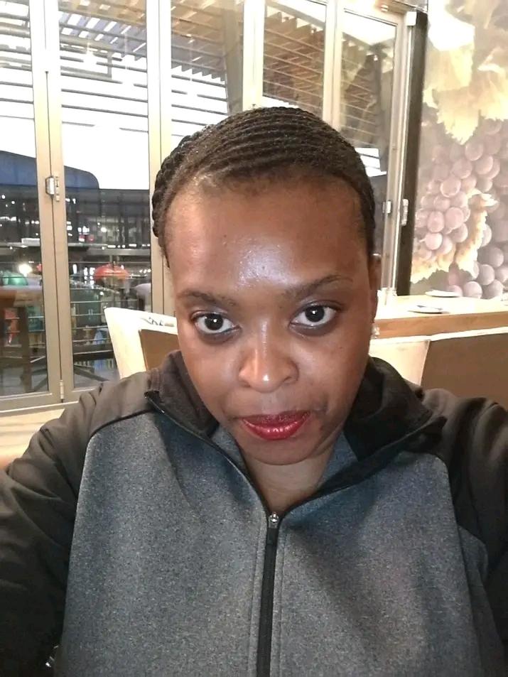 KunapaReporter's tweet photo. The alleged assault took place at the matrimonial home of Mhlakaza. Mojapelo alleges that the suspect, in a drunken fit of rage, severely assaulted her. She further states that her police superiors did not want to help her open a case, but instead frustrated her. https://t.co/1GjmV2miTd