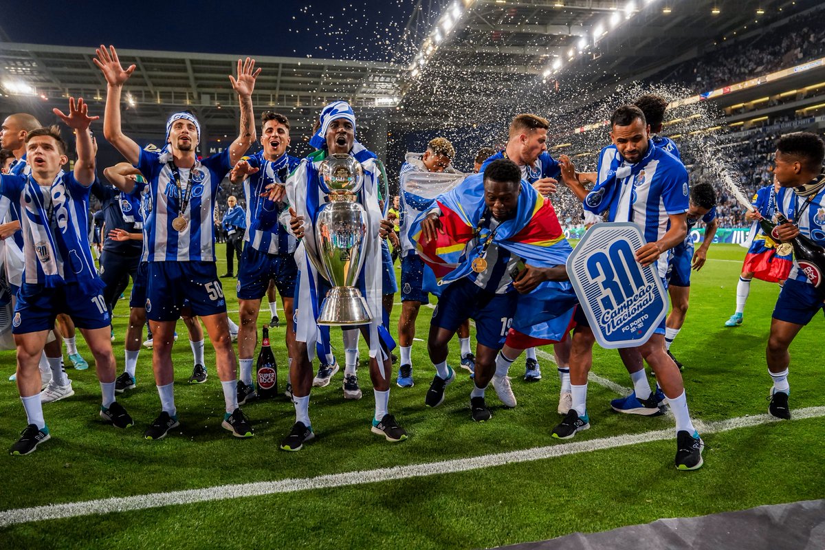 😎 𝗣𝗮𝗿𝘁𝘆 𝗹𝗶𝗸𝗲 𝗖𝗛𝗔𝗠𝗣𝗜𝗢𝗡𝗦 🤩

#FCPorto #CAMP30ES #Throwback