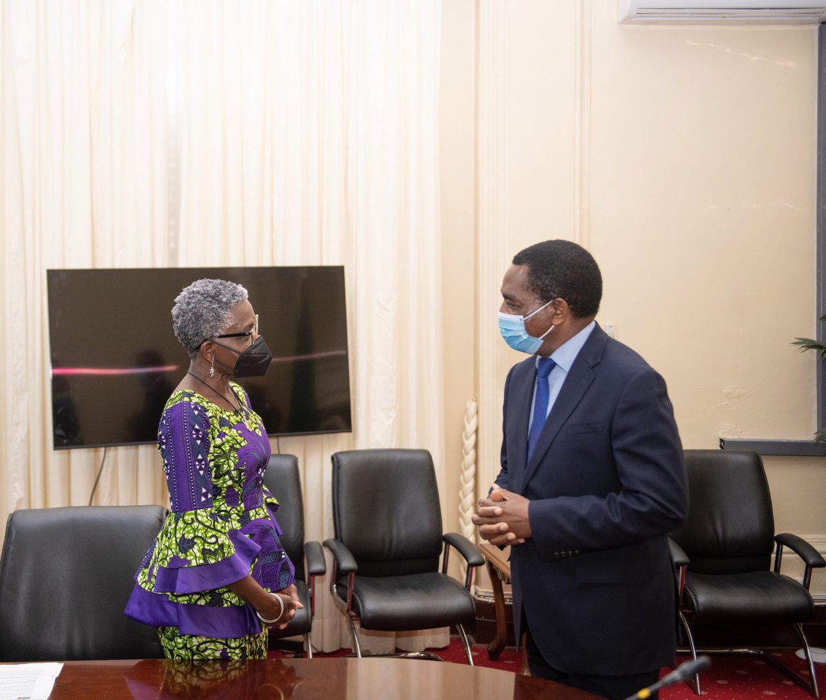 HHichilema's tweet photo. Met with IMF Deputy Managing Director Antoinette Monsio Sayeh today.
Pleased that IMF supports our economic reforms. Talks were fruitful &amp; centred on ensuring growth remains positive &amp; social sector expenditure is sustained &amp; scaled up. #Zambia #aBrighterFuture https://t.co/hI9mDUwYpC