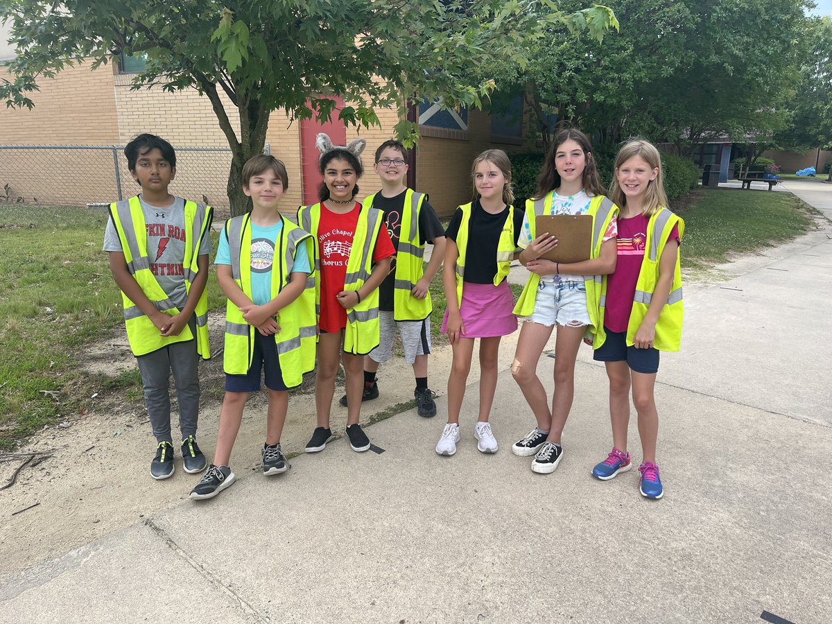 OliveChapelElem's tweet photo. If you see more students in neon these next few weeks at carpool, it’s because we’re training next year’s safety patrol! @ErinKelleyMay @BeverlyLSmith1 #safetypatrol #sailingup #neongreen #orisitneonyellow https://t.co/OGVEA17kYa