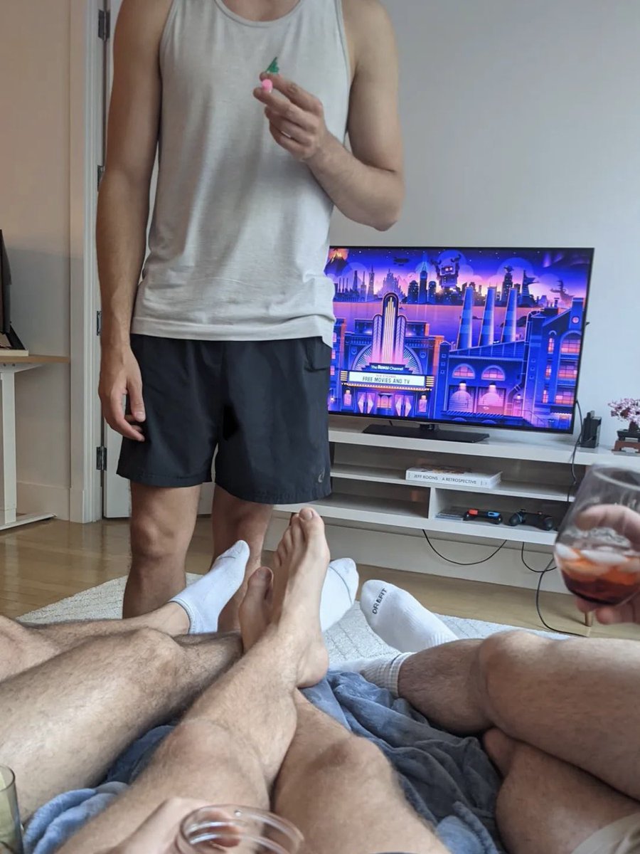 Danteleporter's tweet photo. Where’s my drink? https://t.co/qWrvZ3r6kL