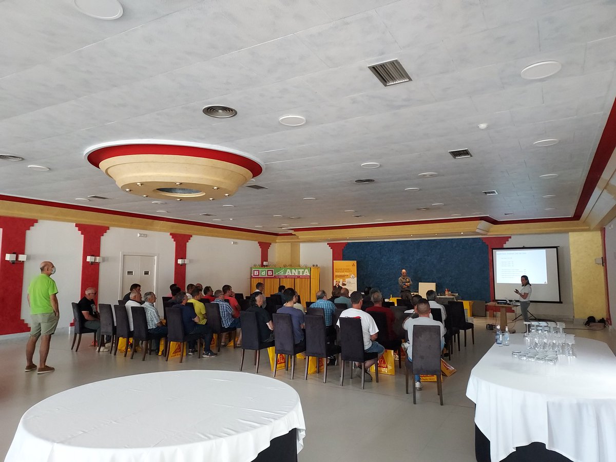 Enlosava's tweet photo. Curso de SIKA en ANTA MAT Y PREF S.L. BDB en La Bañeza https://t.co/GzI1c6UyFl