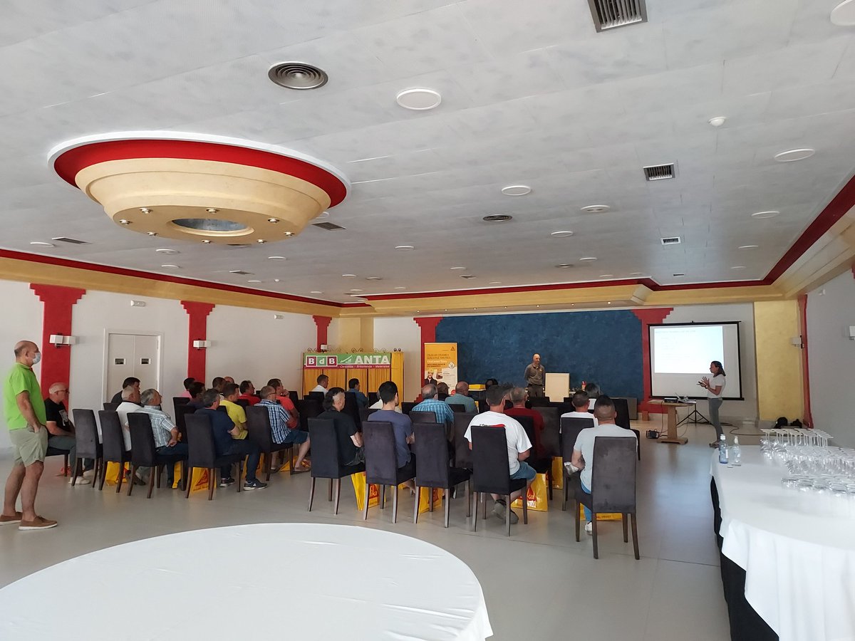 Enlosava's tweet photo. Curso de SIKA en ANTA MAT Y PREF S.L. BDB en La Bañeza https://t.co/GzI1c6UyFl
