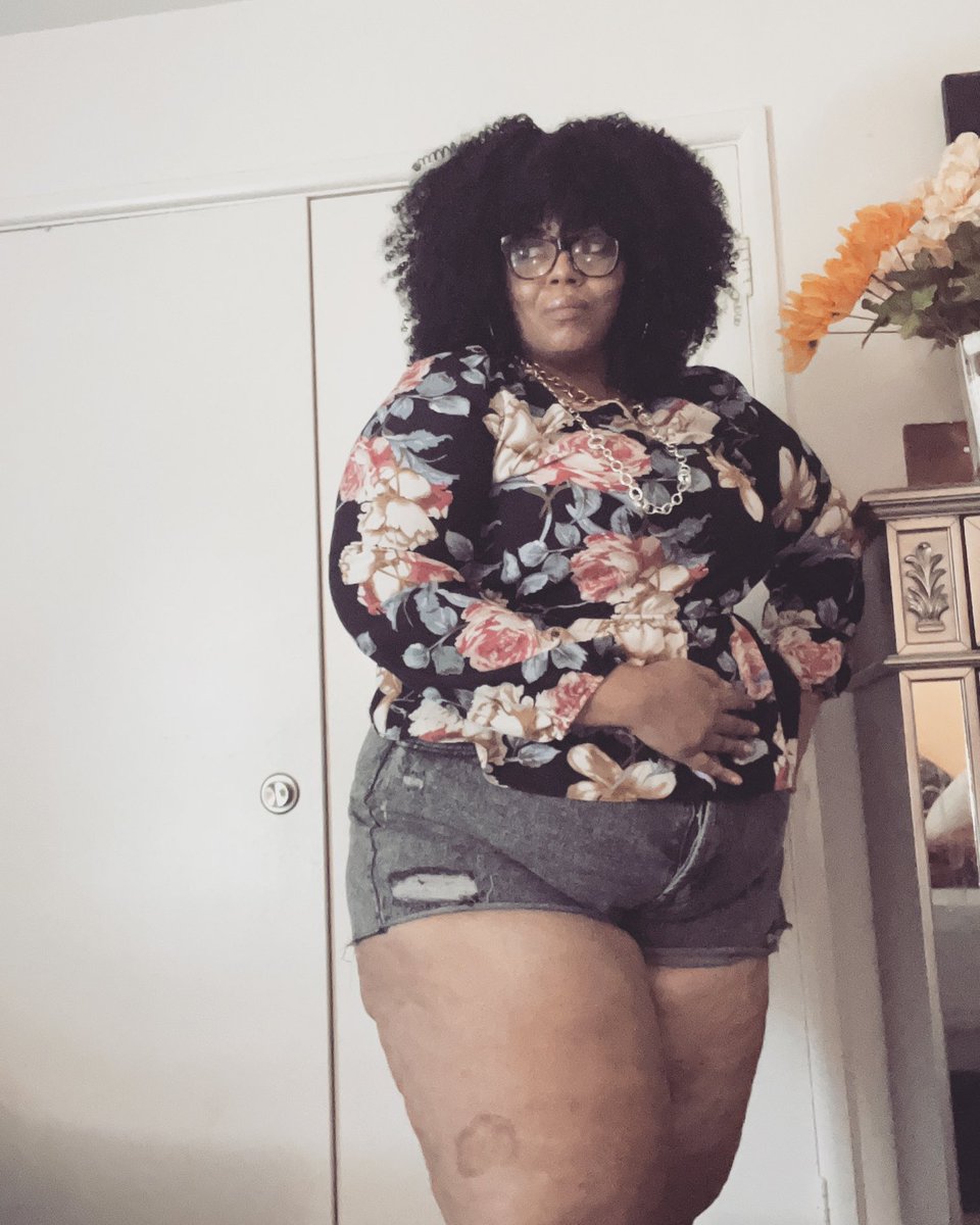 laavasmom3's tweet photo. Finally found a pair of cute black shorts!!! Mommy getting summer ready ⁦@Target⁩  #bbw #curvywomen #targetfashion #plussize #plussizefashion https://t.co/RQCywW2Gbj