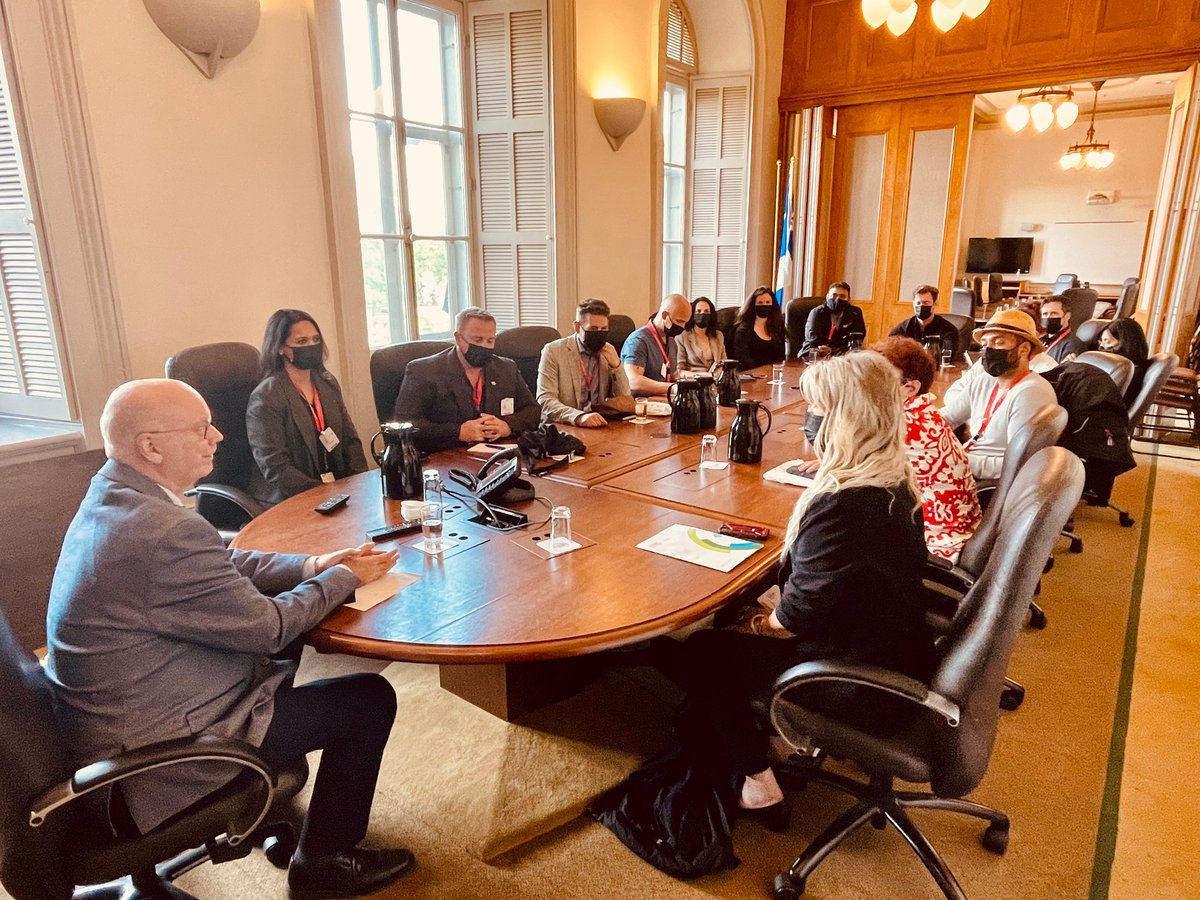 MarioAsselin's tweet image. J'ai eu le grand bonheur hier de partager avec la quinzaine de participants de la Conférence canadienne sur le leadership (@GGCLC) mon expérience en #ÉduQc, dans le domaine du numérique et bien entendu... en politique. Merci de la grande qualité de nos échanges! #GGCLC2022 #PolQc