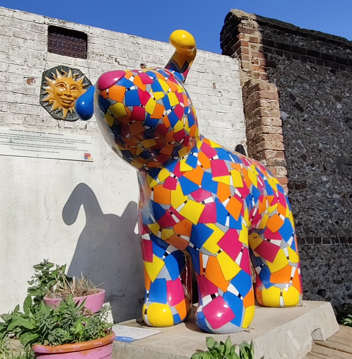 quickhr's tweet photo. Saying hi to Brighton's Snowdog on a beautiful sunny day @ProcessPup #Brighton #Sussex #snowdogbythesea #MuesliMountain #ProcessPup https://t.co/Qlb20s5q3N