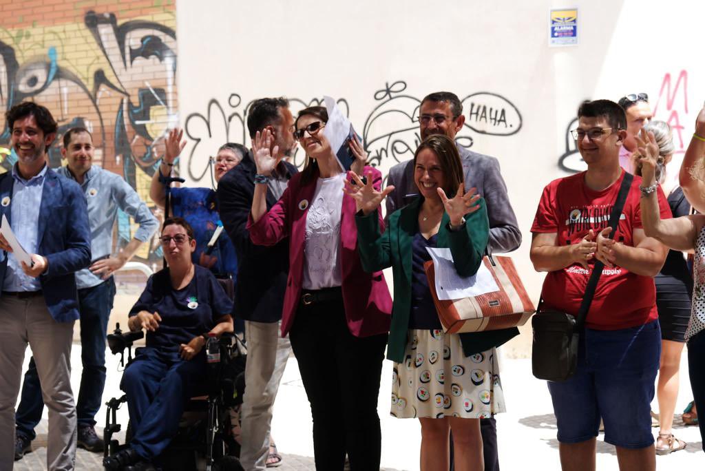 LolaFTrinidad's tweet photo. Hoy hemos celebrado el Día Nacional de las Lenguas de Signos acompañando a @SFSordosMalaga.
Desde @IgualdadAND seguimos luchando para promover la igualdad e inclusión del colectivo.
#YoconlaLSE https://t.co/DOEbj3qaOt