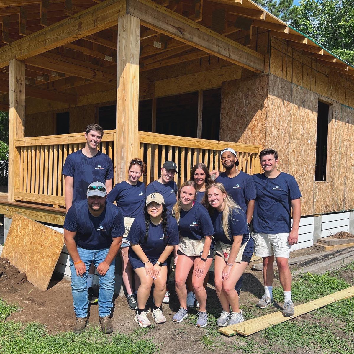 JEARLogistics's tweet photo. The JEAR Volunteers had a great time building houses last weekend with @eastcooperhfh 💙🏠🔨 This organization is dear to our hearts, and we feel honored to help push forward their mission of building homes, communities, and hope. Thank you for having us year after year!! https://t.co/7NeKYfyW1F