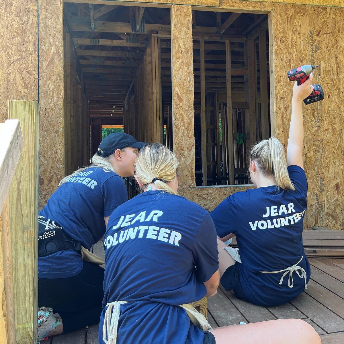 JEARLogistics's tweet photo. The JEAR Volunteers had a great time building houses last weekend with @eastcooperhfh 💙🏠🔨 This organization is dear to our hearts, and we feel honored to help push forward their mission of building homes, communities, and hope. Thank you for having us year after year!! https://t.co/7NeKYfyW1F