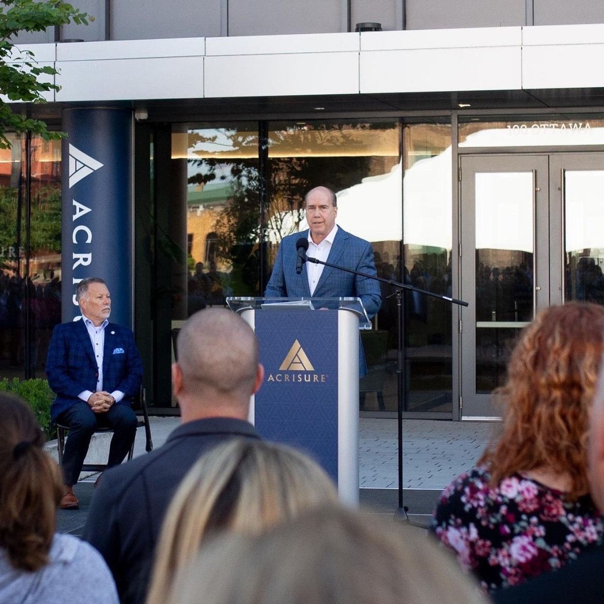 FWDigital's tweet photo. Cheers to Acrisure on the official opening of their building in Downtown Grand Rapids!
Our team, along with @CS_Erickson, integrated an expansive digital signage network into Acrisure’s existing office space that now features a total of three video walls. https://t.co/iBr9xS3AW7