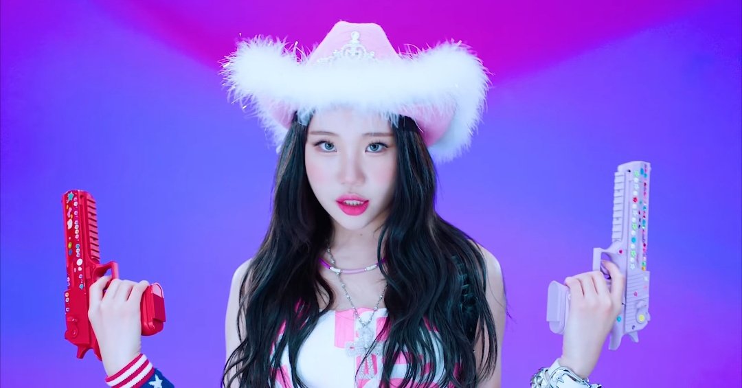BrSquad_kpop's tweet photo. ESSA E HIT! O mv de "Wrap Me In Plastic" do Momoland em colaboração com o Chromance, ultrapassou os 30 milhões de visualizações no YouTube 

#MOMOLAND #WrapMeInPlastic https://t.co/vGGfFxVJot