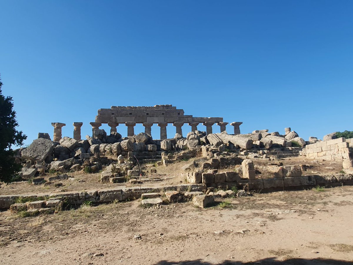 active_cre's tweet photo. After that, we visited the Selinunte Archeological Site. There we enjoyed the ancient Greek remains of the Acropolis and Temples. #ErasmusPlus #creactive @sepiegob https://t.co/aknfDE0prj