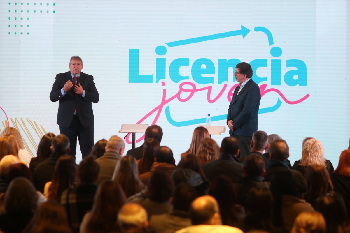 LICENCIA JOVEN 🚘 

👉 En el marco del #DiaDeLaseguridadVial <a href="/TransportePBA/">Ministerio de Transporte</a> en conjunto con <a href="/BAeducacion/">Educación PBA</a> ,presentaron el Programa #LicenciaJoven el cual beneficiará a las y los adolescentes que quieran aprender a conducir de manera consciente y segura.