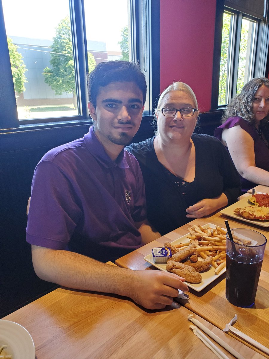 MissJFernandes's tweet photo. Students enjoyed a meal together at @EastSideMariosM They calculated tax and tip! Welcome to @StFXSOS M! #TransitionVisit @HolyRosaryM https://t.co/WMnZMsSpOi