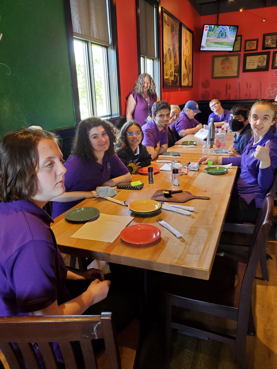 MissJFernandes's tweet photo. Students enjoyed a meal together at @EastSideMariosM They calculated tax and tip! Welcome to @StFXSOS M! #TransitionVisit @HolyRosaryM https://t.co/WMnZMsSpOi