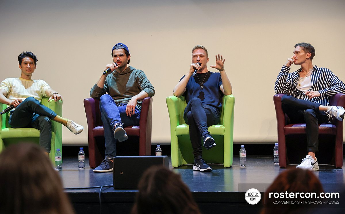 RosterCon's tweet photo. #THOS4 - Les photos des panels de Katherine McNamara &amp; Harry Shum Jr / Luke Baines / Matthew Daddario / Will Tudor sont en ligne... Et il y en a beauuuucoup 😄 #shadowhunters
📷 https://t.co/HpczDrzFrs https://t.co/GC87H2lseb