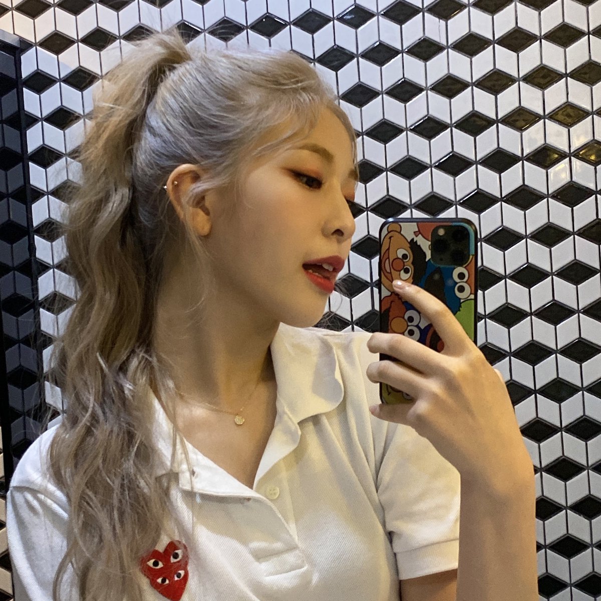 beomkyutie's tweet photo. mirror selfies with my bestie #GrooSelcaDay https://t.co/ZzbRLyOG8U