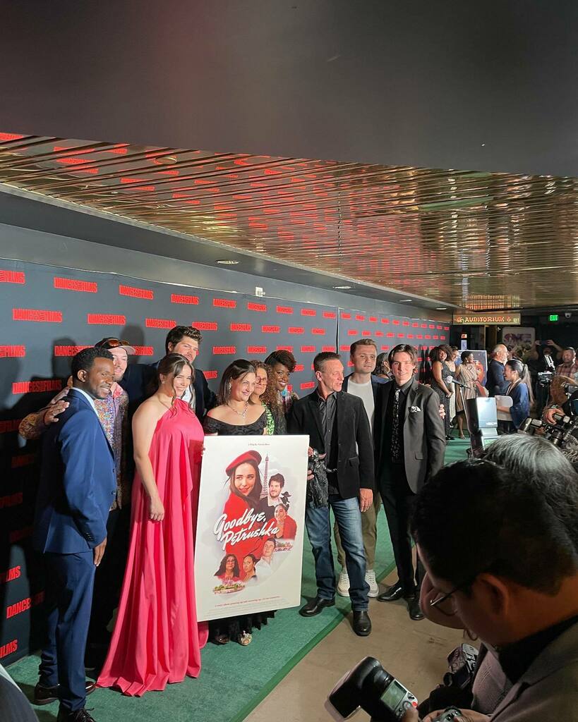 I may or may not have an idea of the blood, sweat and tears involved in getting an independent film to the finish line. So when a film team invites you to their world premiere: you show up. Cuz when it’s your turn: they will show up for you.. 🎥 🤝
Con… instagr.am/p/CeyyydkpCY5/