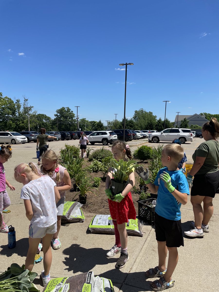 I can’t wait to see how the butterfly garden comes out. Our new island garden is looking beautiful! #hpclough #mursdinspires  <a href="/cloughpto/">HP Clough PTO</a>