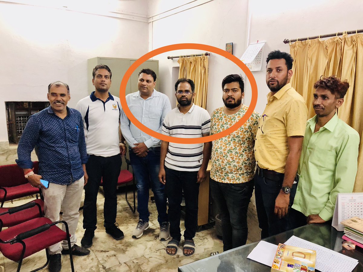 एसीबी उदयपुर ट्रेप कार्यवाही की। चैतन्य प्रकाश पंवार और औषधि नियंत्रण अधिकारी धीरज शर्मा ने परिवादी को कहा कि वह रिश्वत राशि 22000 रुपये उनके दलाल अंकित जैन को दुकान पर जाकर दे । अंकित जैन को जैसे ही रिश्वत के 22000 रुपये दिये, एसीबी ने अंकित जैन को धर दबोचा। <a href="/DineshMNIPS1/">Dinesh MN IPS</a>