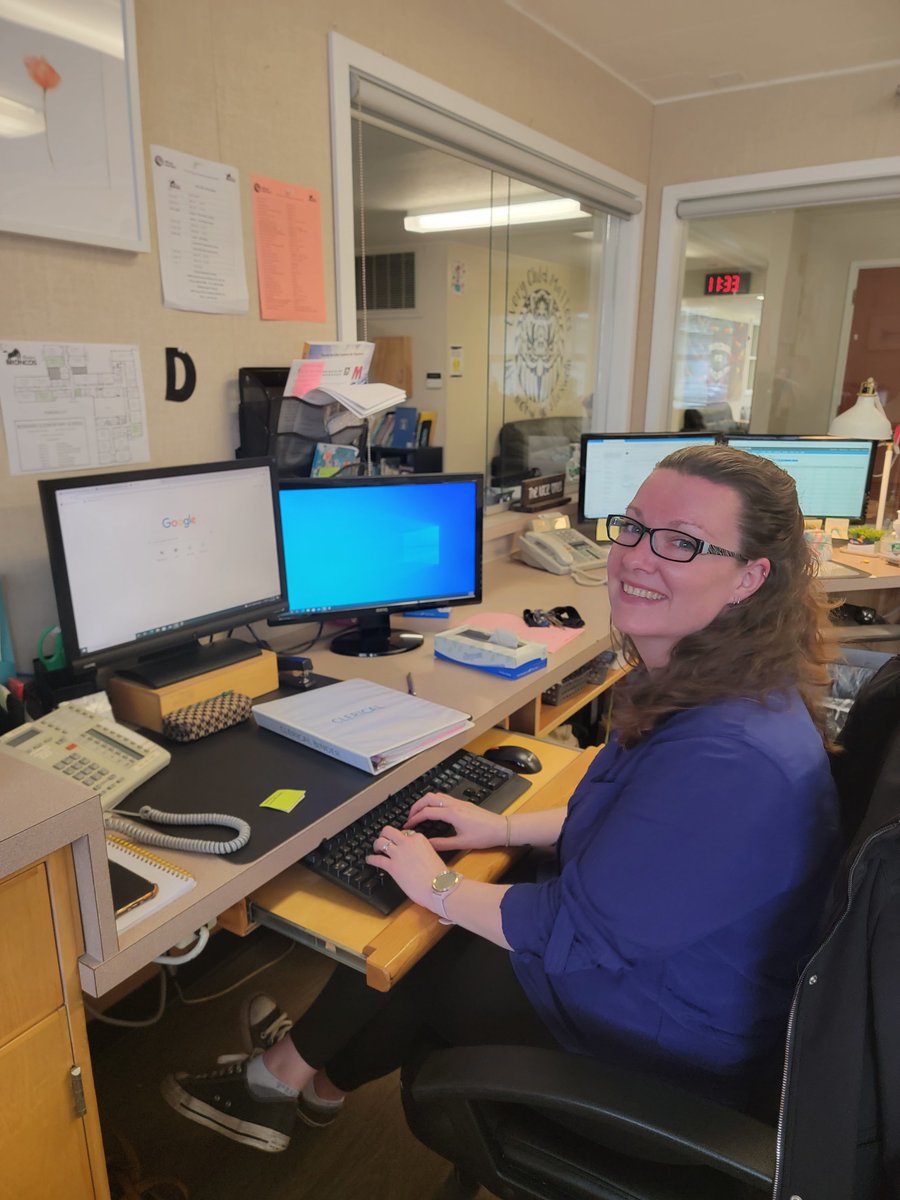 ABTatUFV's tweet photo. I spy an #ABTatUFV student (@ABT_elle) having an amazing practicum experience! Thank you, Bernard Elementary and @ChilliwackSD33, for your steadfast support of ABT students on practicum. @goUFV #ABTPracticum
Image credit: Lianne M. https://t.co/kYBgaTrIlQ