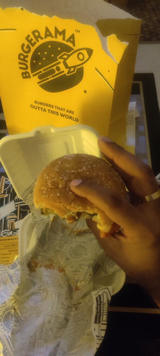 CaptGS's tweet photo. @shonupie Crap, just like this burger I had. 🥱 https://t.co/OW5DlBLxsr
