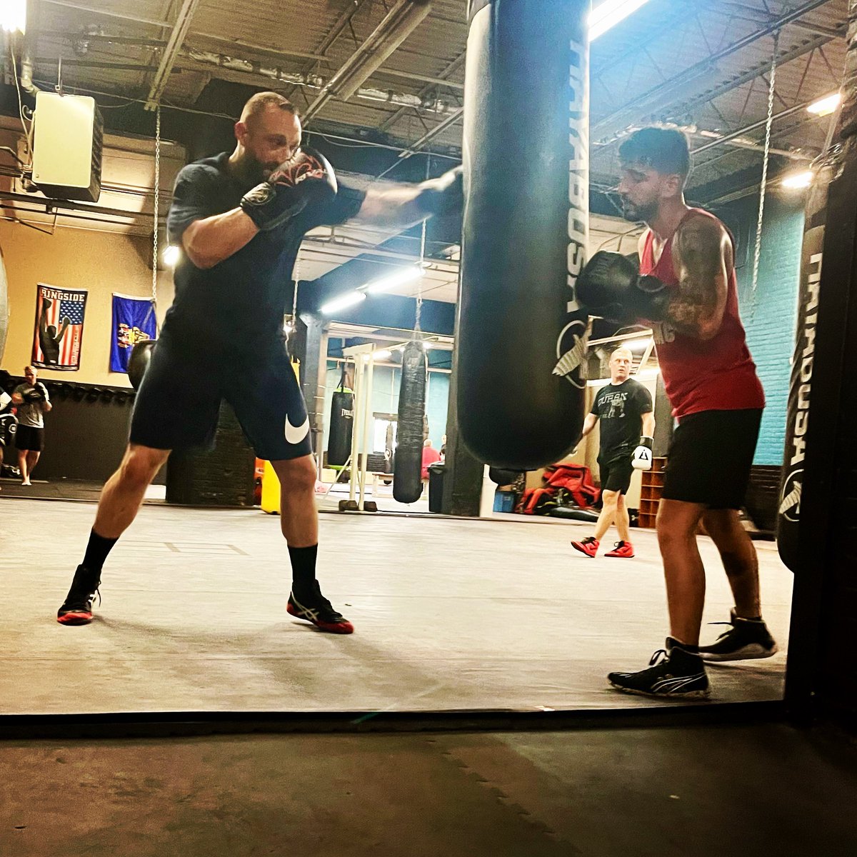 WNYMMAFitness's tweet photo. Teamwork on the bag, in the bag. โ๏ธ #teamwnymma #victoryboxing #boxing https://t.co/3DS9BHFkhJ