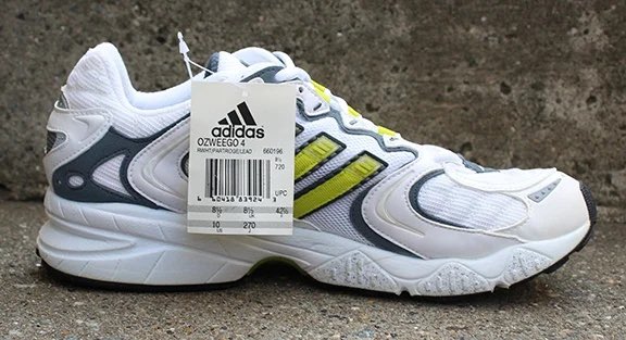 ApolloOnTheMoon's tweet photo. @gotmybrands_on They looked very different in 1990s. Also the monochromatic earth tone was made much more popular by Ye which is what you see in the 2019 example pic https://t.co/hnZxEPUENJ