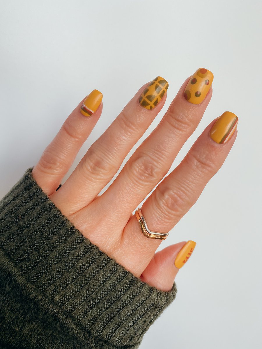 We 💛 @LacqueredLady ring stacks + cute nails!! Jayme is absolutely rocking this mixed metal Teardrop Ring stack ✨ Tag us to be featured :)
hannahnaomi.com/shop/stackingr…