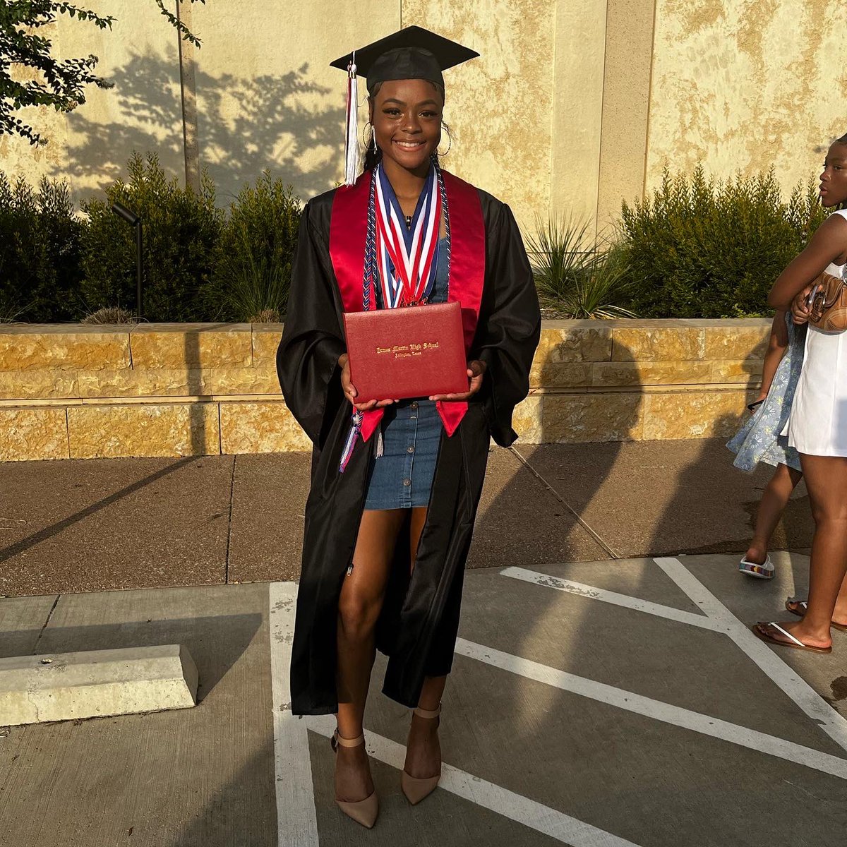 #WhosWhoOfSU
-my name is Daisa McKissic.
-I’m from Arlington, Texas 
-major Business Marketing 
-#su26
-I run track, I braid hair, and I love making new friends.