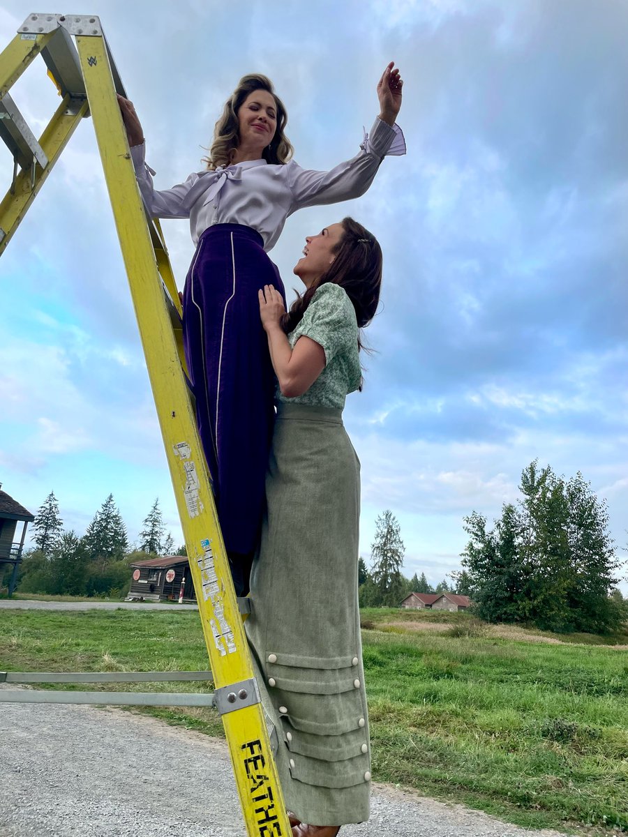 erinkrakow's tweet photo. Honest &amp; thoughtful &amp; caring. Talented &amp; funny &amp; creative. Gorgeous &amp; strong &amp; kind. 
I ❤️ you and I’ll always be grateful for our friendship! I wish we were only a rowhouse away in real life. 
Happy Bday to a woman I’ll always look up to (w/ or without a ladder): @HuttonPascale https://t.co/MDTbQTkfYX