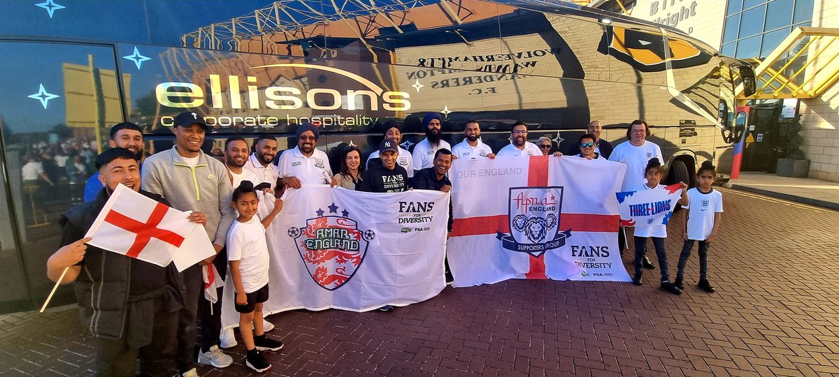 ApnaEngland's tweet photo. The sun was shining...Molineux was heaving &amp; we're always in exceptional company @amar_england @FSooFoundation 👌🏾 

Just a shame about the shock result! - It's not sunk in yet!😱

Big thanks to @FA @WeAreTheFSA @daldarroch for the opportunity.🎥

#EnglandHungary

🏴󠁧󠁢󠁥󠁮󠁧󠁿 https://t.co/dACKYR9uGz
