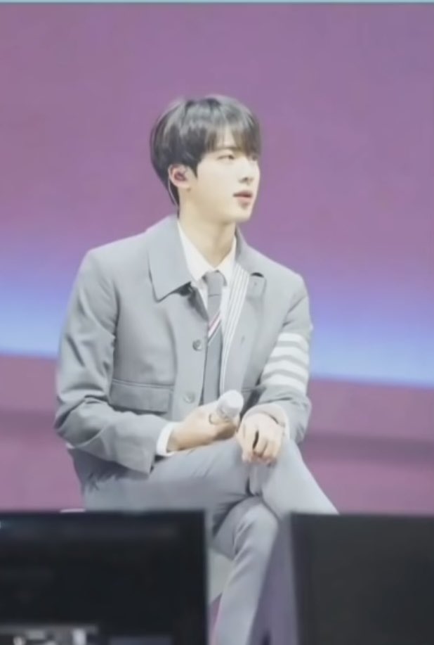 MMMStar21's tweet photo. If BTS is going to focus on solo activities, that actually gives more of a chance for a Mamamoo & BTS member collab rightโฆโฆ..? I mean if Jin had a solo albumโฆโฆ.Jin & Moonbyul collab on a b-side? ๐ค They are friends ๐คท๐ปโโ๏ธ
#BTS #JIN
#MAMAMOO #MOONBYUL #ARMYMOOS #ARMY #MOOMOOS https://t.co/vPQKIrkqVP