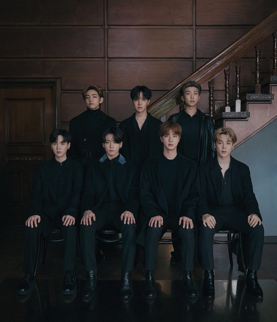 Можете смеяться, но очень уж хочу сказать, как эти 7 пацанов многому меня научили. Например я узнала, что когда любишь кого то или что то, всегда можно полюбить это ещё сильнее, снова и снова… 💜
#방탄의_수고는_아미가_알아