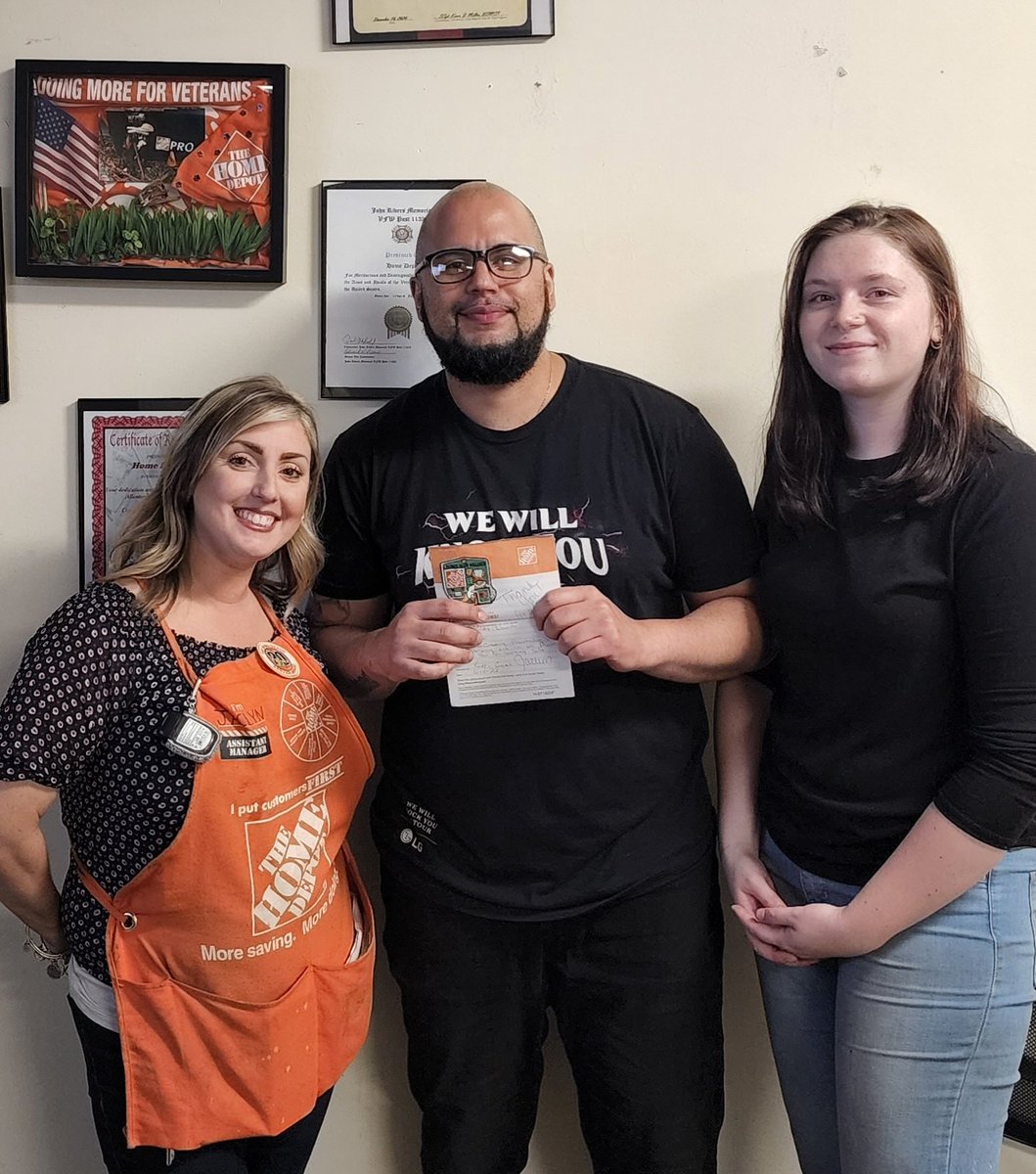 Randy D30 Store 4140. A big thank you for all you do every day to help customers, the store, and your peers. Thanks for always working safe.... and being a Rockstar 🎸🥁. #safetysnapshot @Sheila0216 <a href="/JennNJM/">Jenn Hardy</a> <a href="/porubski/">Lance Porubski</a> <a href="/prodesk41401/">Dominic Romano</a> <a href="/jt_tauber13/">J.T. Tauber</a> <a href="/OrdiwayChris/">Chris Ordiway</a> <a href="/babb_steve/">Steve Babb</a>