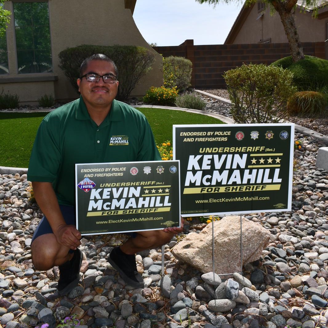 Do you 👀 the new addition to the #McMahillForSheriff sign? No, not the endorsements from police & firefighters (even tho that’s great too!). It’s the “I voted” sticker! 🤯 #Vote #KevinMcMahill 4️⃣ #ClarkCounty #Sheriff Find a nearby voting site at IWillVote.com