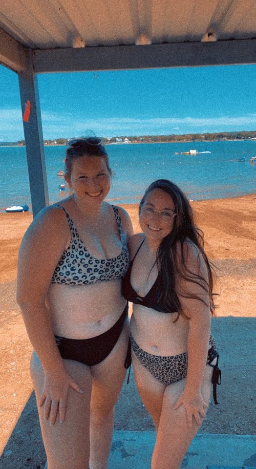 pithetachi's tweet photo. Our sisters, Savannah and Delaney, met up for some rodeo and lake day fun! 🐴⛵️ https://t.co/5r84W80XuI
