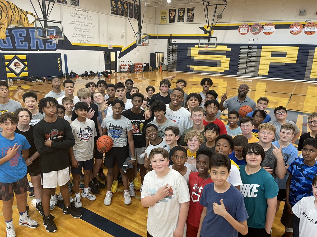 Tiger camp Day 2 ended with guest speaker Sheldon Williams. An Austin native, former @SunDevilHoops ,current owner of BetterBodies, dropped gems on work ethic-commitment to hoops and academics. “Ball is Life is not just a T-Shirt, it’s a way of living foreal!” #StreakAsOne 🏀🐅