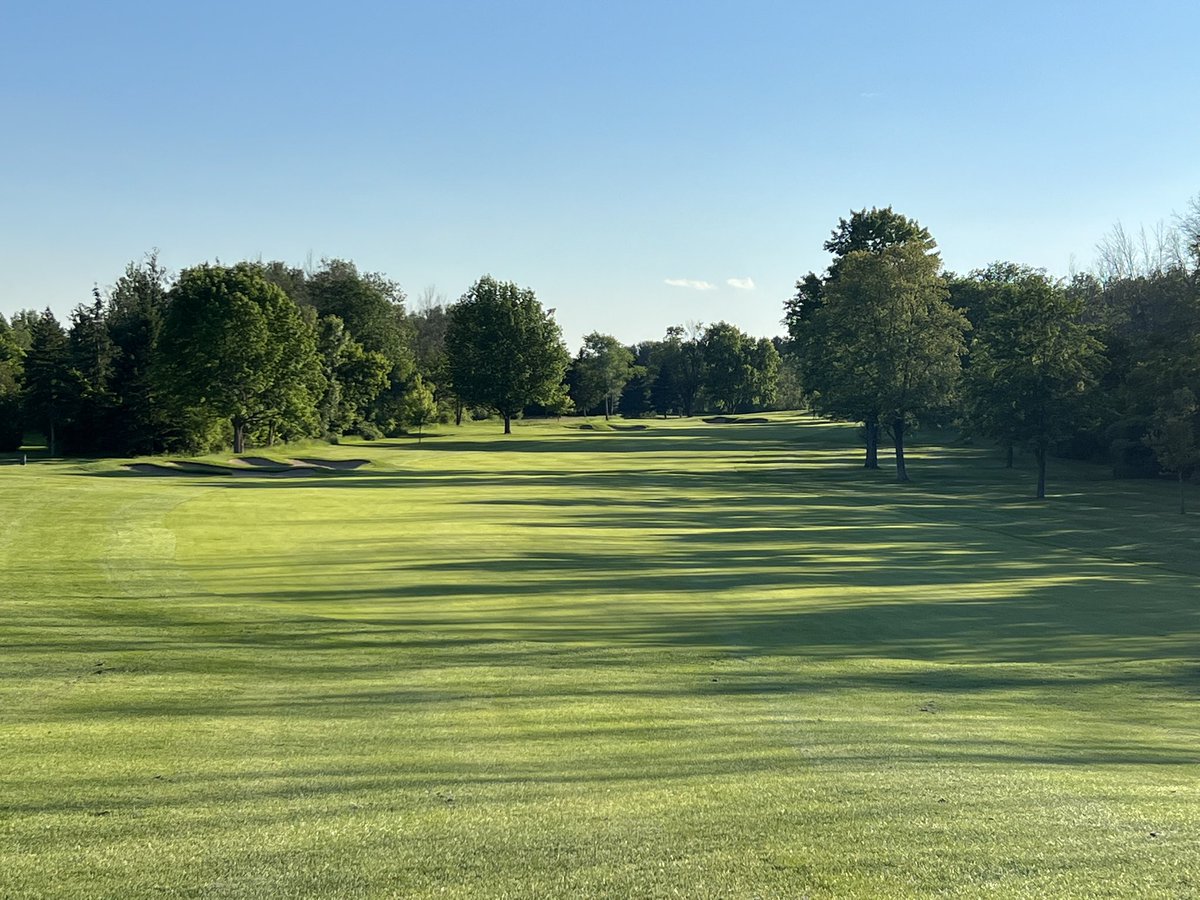 MarcMethot3's tweet photo. Had a great time today @RideauViewGolf. Big thanks to Steve Ducat and the crew for keeping her in fantastic shape. @ShawnTaylor1974 https://t.co/NiWDzVJLZN