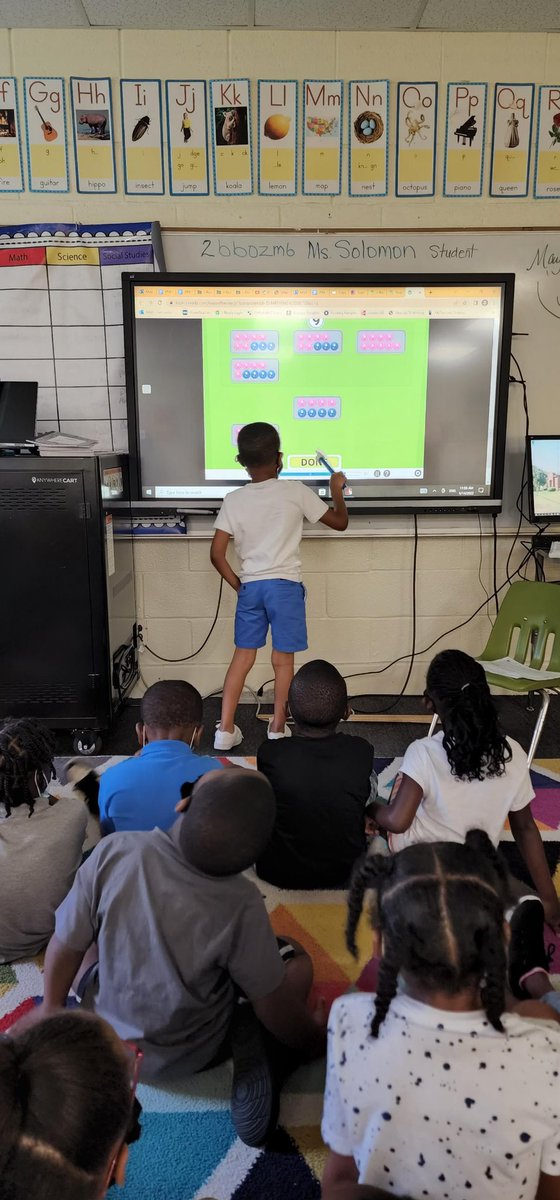 EdgewoodBees's tweet photo. Mrs. Waller's Kindergarteners are working on an interactive math activity on the View Sonic board. They are matching numbers between 0 and 10 with the correct objects that are in the basket. 💚💛🐝 #xSEL #TopNotch https://t.co/NcvJ1mF6Tx