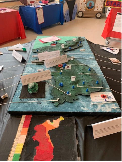 TenacityMuseum's tweet photo. What does the physical geography of Korea look like?
See the giant 3D map made by the Biomes and Climate group! It shows the mountains, the population of cities, and the capital of both countries.
#PBL #TeamTenacity 
https://t.co/HKmkYt6US9 https://t.co/B5Dt2TwB40